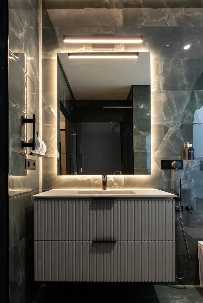Baño con lavabo suspendido